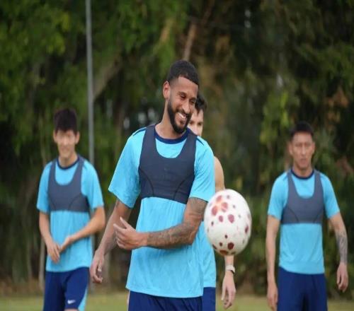 鑄牢第一道防線！武漢三鎮(zhèn)新援阿德里亞諾：無懼壓力，展示自我