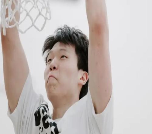 楊瀚森再打垃圾時間！假傳真上后連鐵3個三分該惡補(bǔ)，正負(fù)值8！