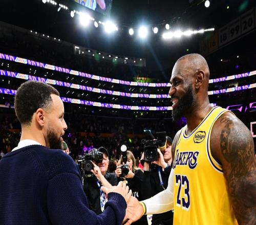 詹姆斯丟評獎資格引爭議！約基奇庫里文班沖獎也拉響警報