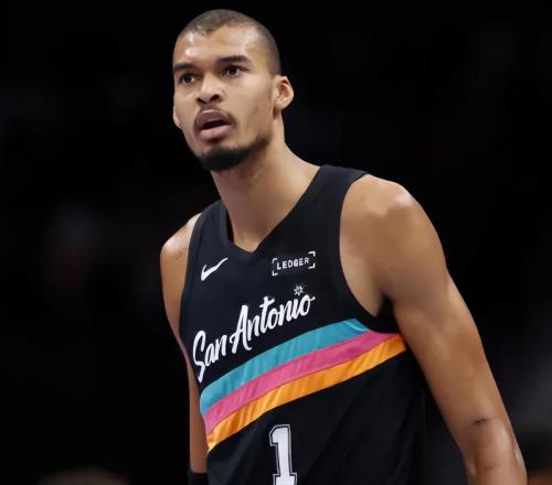 布倫森轟40+5+8仍無緣今日最佳！對不起，你碰到暴走的文班亞馬了