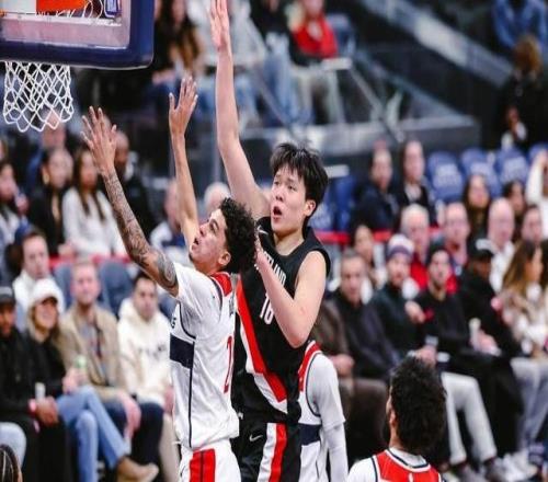 拓媒：楊瀚森在場(chǎng)上太笨拙，這樣很難在NBA生存