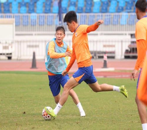 中超轉(zhuǎn)會(huì)：山東泰山官宣與U23國(guó)腳續(xù)約，上賽季保級(jí)隊(duì)敲定第5外援