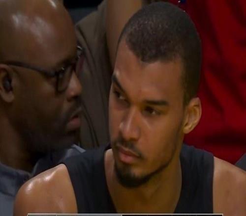 打瘋了！文班亞馬8分鐘9中8狂轟25分創(chuàng)生涯紀(jì)錄+隊(duì)史紀(jì)錄