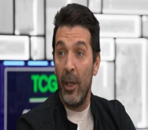 布馮：我珍藏了很多球衣，如C羅倒鉤、15年歐冠決賽梅西球衣