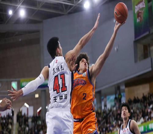 曝廣東宏遠(yuǎn)將裁掉薩林杰！打不了高端局，防守太差