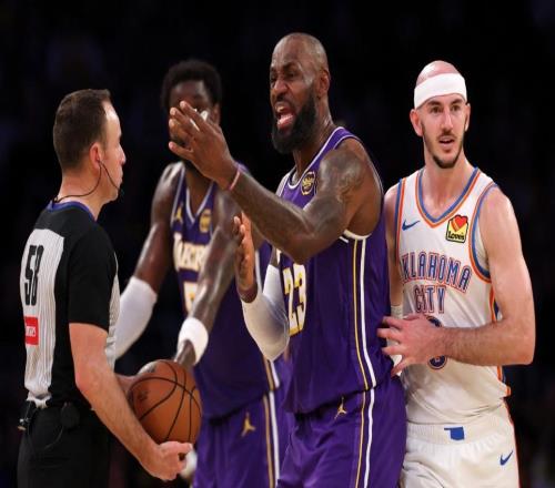 從24勝1負，到17勝12負，逐漸暴露短板！聯(lián)盟霸主慢慢成為NBA反派