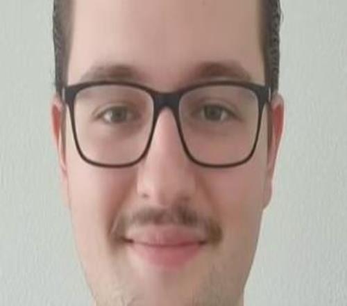 曼聯(lián)沖擊聯(lián)賽五連勝，蓄發(fā)哥向網(wǎng)友征求發(fā)型意見