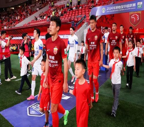 上港冠軍穩(wěn)了！又迎來大金主牽手上海銀行，武磊領(lǐng)銜亮相新戰(zhàn)袍