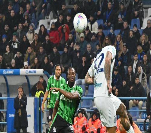 跟隊(duì)：薩索洛中場(chǎng)伊斯梅爾科內(nèi)讓國(guó)米印象深刻