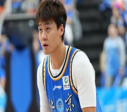 CBA官方罰單：趙睿嚴(yán)重不當(dāng)評(píng)論停賽3場(chǎng)罰款5萬(wàn)首鋼罰5萬(wàn)