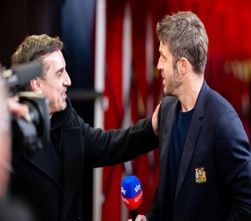 曼聯(lián)名宿談卡里克執(zhí)教前景！基恩觀點遭反駁，內(nèi)維爾堅持物色名帥