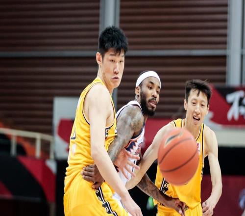 CBA季后賽激戰(zhàn)正酣！本土新星強勢崛起，廣廈山西半決賽一觸即發(fā)