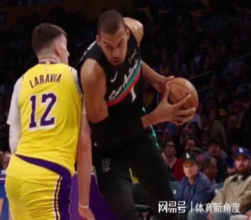 強(qiáng)得可怕！趕超鄧肯，文班少用了1236場(chǎng)