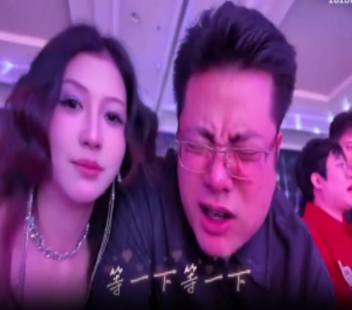 大司馬怎么面目猙獰B站UP主與55開(kāi)PDD大司馬合照讓他們喊媽媽