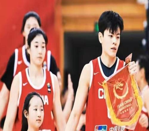 陳明伶21分中國女籃11974戰(zhàn)勝國際女籃聯(lián)隊(duì)取得交手兩連勝