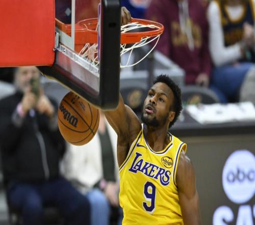 28分慘敗暴露短板，兩人成湖人安慰！2換1淘到寶+布朗尼最佳一戰(zhàn)