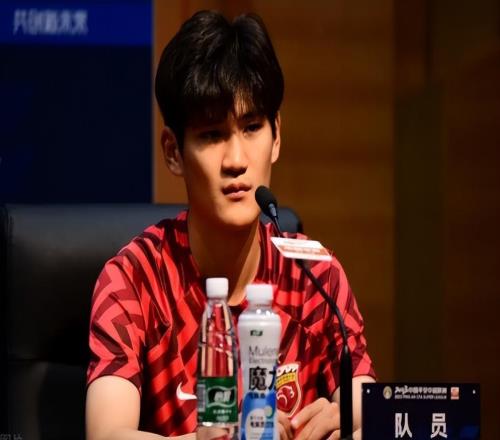 劉祝潤效力大連英博表現(xiàn)不俗，如今回上港首秀，為何卻發(fā)揮特別差