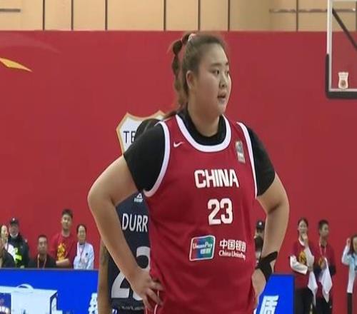 王思雨替補上場，劉禹彤砍下8分！中國女籃半場領(lǐng)先國際聯(lián)隊11分