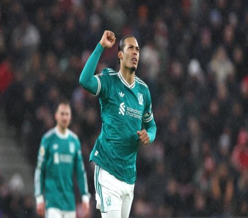 詹俊：利物浦本場防守端全員在線，斯洛特暫時(shí)可以松口氣了