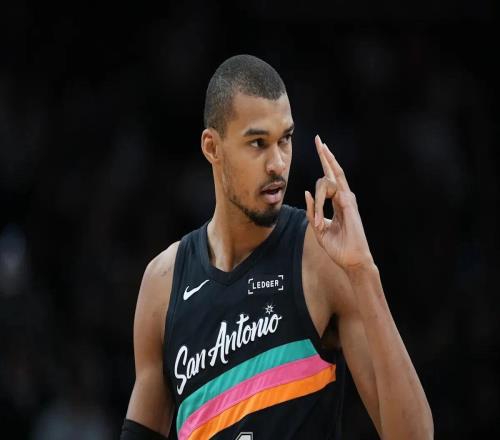 打爆湖人！22歲的文班，到底有多出色