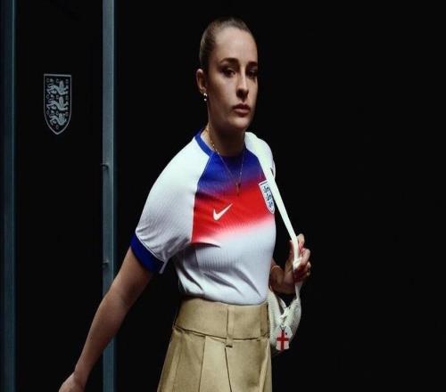 郵報(bào)：曼聯(lián)女足球星圖恩與耐克簽下3年合同，價(jià)值超150萬(wàn)英鎊