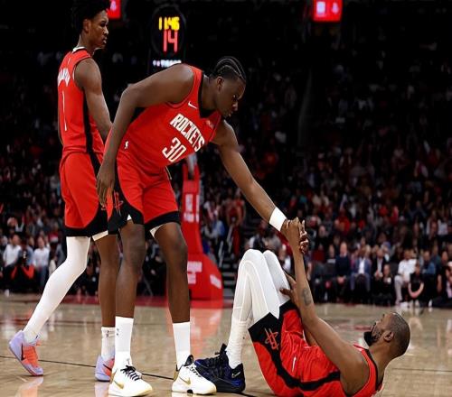 下滑實在是太明顯了！火箭替補中鋒真的不適合長時間留在場上