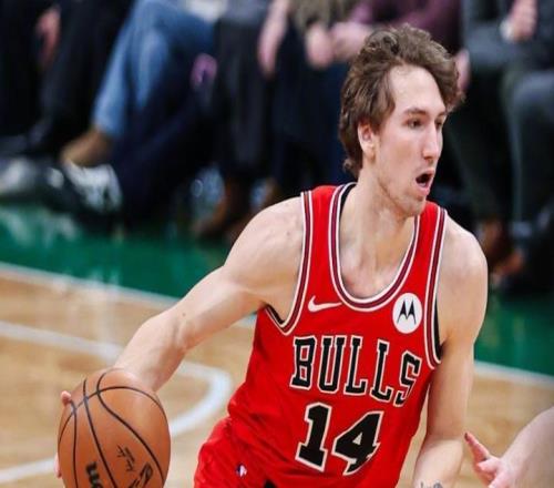 杰倫布朗24+4+4，懷特全能戰(zhàn)士武神手刃舊主，綠軍19分大勝公牛