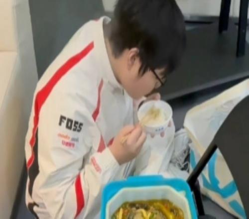 TES發布視頻：先吃飯吧候場的69版