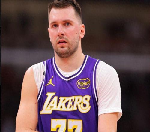 現(xiàn)役巨星首次全明星年齡：老詹20歲，庫(kù)里25歲，一人32歲才入選