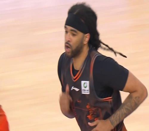 瓊斯豪取兩雙！高速男籃97：76廣廈，獲俱樂部杯季軍