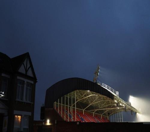 英超官方：因交通堵塞，水晶宮vs伯恩利的比賽推遲10分鐘開球