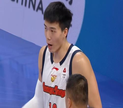 太適合廣東隊(duì)！馬刺裁掉22歲內(nèi)線(xiàn)樂(lè)透秀，或被朱芳雨搶下