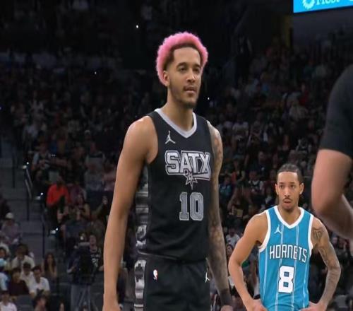 機(jī)會(huì)來(lái)了！NBA級(jí)全能內(nèi)線被曝離隊(duì)，廣東隊(duì)有望重金完成截胡