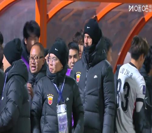 屢敗屢戰！不是每屆中超冠軍都特能輸，球迷：海港在亞冠展示風范