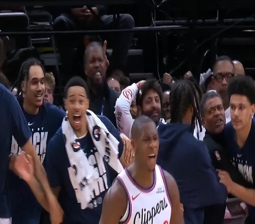 末節(jié)19分+準(zhǔn)絕殺戰(zhàn)神卡降臨美記破防！生涯最佳1季被遭快船背刺