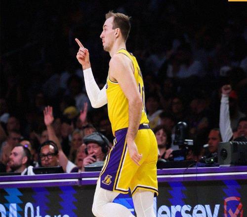 3戰20中12！湖人新援讓大將軍公開道歉，但雷迪克真的沒用好他啊