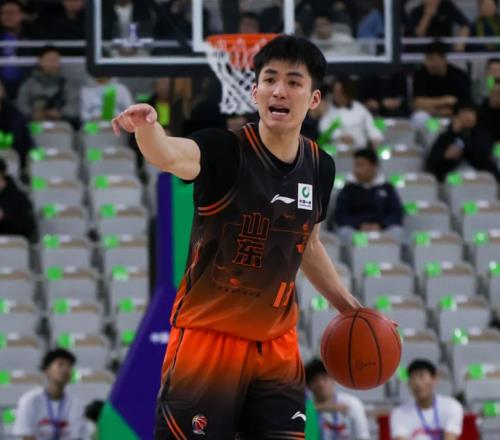 拿300萬，三分5中0+正負(fù)值最低！球迷：郭艾倫當(dāng)年憑啥給你打替補(bǔ)