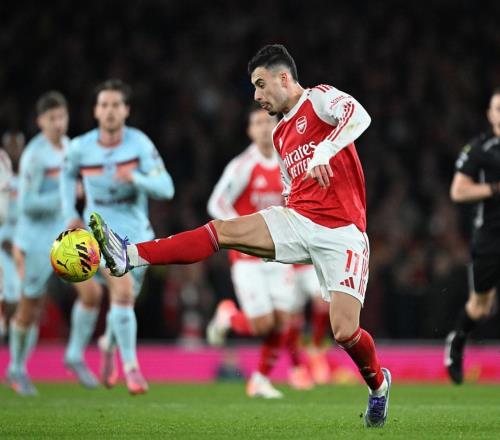 4連勝終結阿森納11小蜜蜂領先優勢縮至4分馬丁內利失絕殺單刀