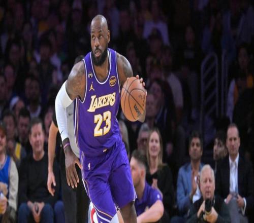 詹姆斯暗示今年不退役!說(shuō)自己還能強(qiáng)勢(shì)打幾年!