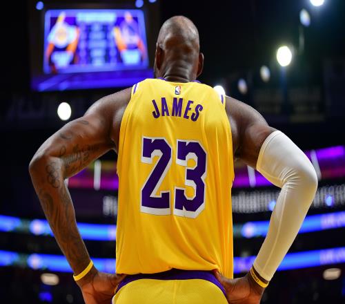 詹姆斯：我依然能與年輕小伙子們一較高下，這感覺真棒_NBA直播