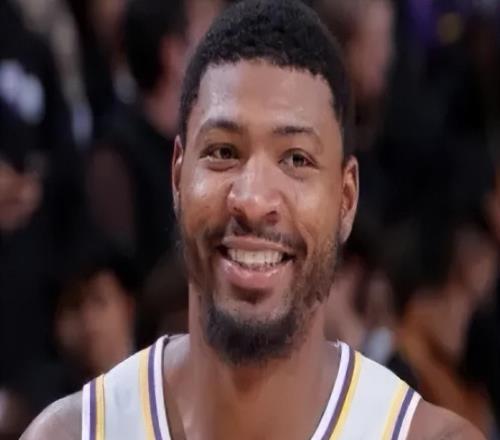 湖人大勝獨行俠3喜1憂！詹姆斯滿狀態，2配角出價值，斯瑪特不穩