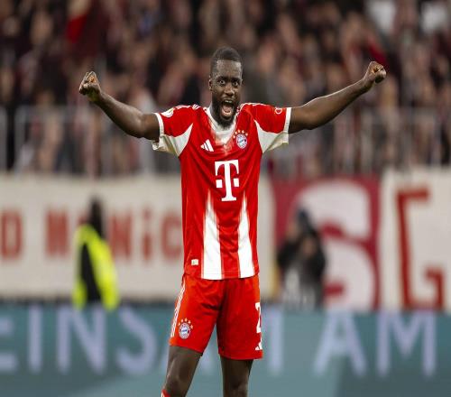 官方：于帕梅卡諾與拜仁續約至2030年