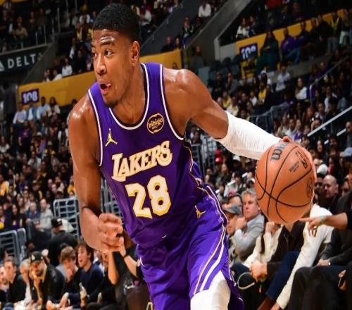 終于拿到了大量的出手機會，湖人鋒線大將也發揮出了自己的特點