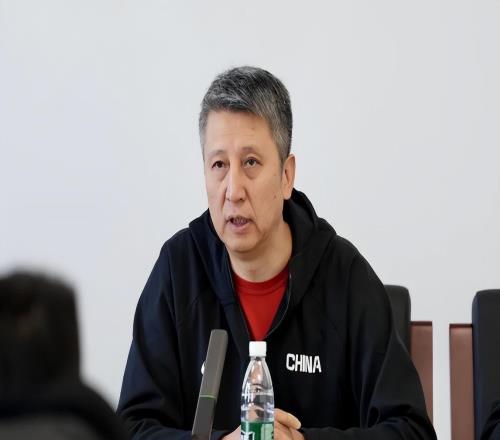 男籃開會遭批！不止內(nèi)容老套無新意胡明軒疑似看手機助教打瞌睡