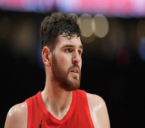 略顯尷尬，克林根在次節空籃不進+遭貝利自拋自扣戲耍