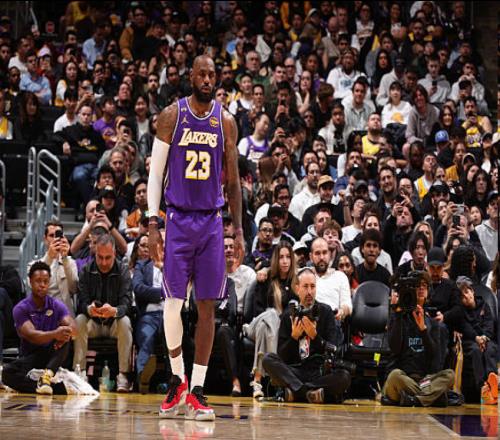 詹姆斯41歲轟三雙創5大神跡:歷史第一人+湖人隊史第二比肩魔術師
