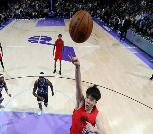 楊瀚森2罰得2分!場(chǎng)均罰球命中率94.4%超庫(kù)里,還有1數(shù)據(jù)聯(lián)盟前三