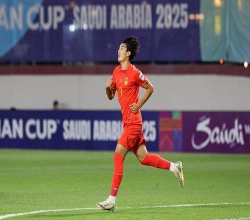 恒大足校與楊黔東發生糾紛，上港挖墻腳行為，可能毀掉中國足球