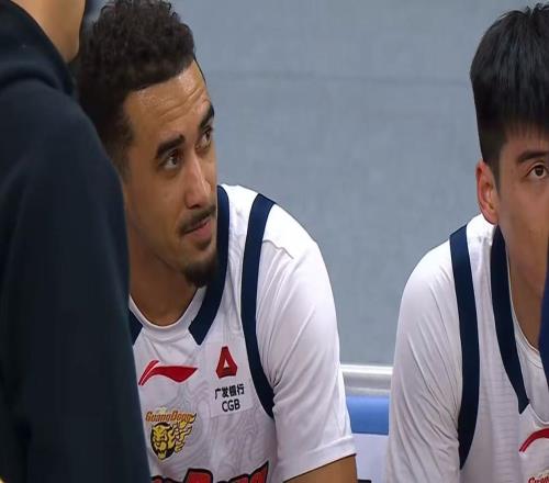 奎因or麥考爾2選1！廣東隊(duì)被迫囤積內(nèi)線群，杜鋒將打造雙大外援