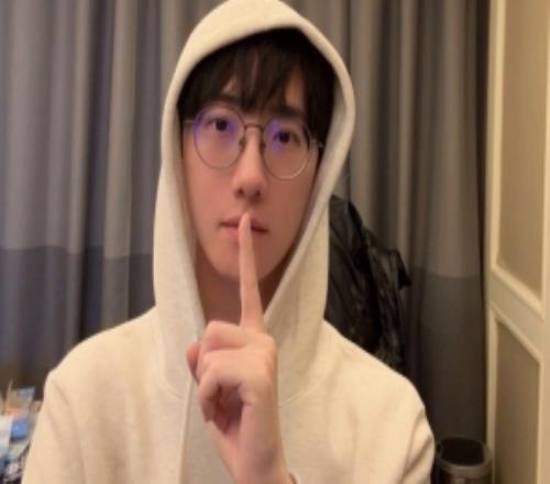 前職業(yè)選手zzr玩梗：2月14日其實(shí)是LOL節(jié)2、1、4的意義來(lái)打LOL吧